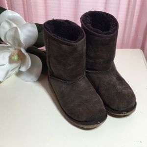 UGG classic short boots Kids size 4